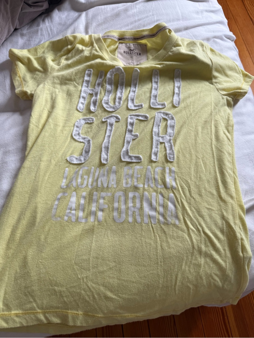 2001-2005 Hollister Womens Yellow Laguna Beach Graphic Tee